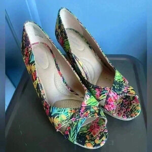 Dexflex comfort wedge heels. Size 7.5